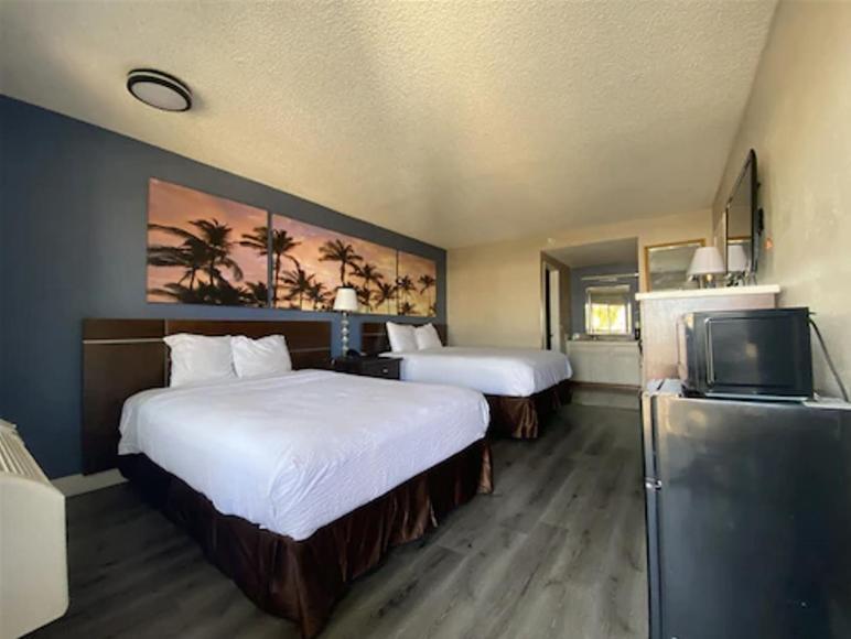 Days Inn By Wyndham Ontario Airport Exterior photo