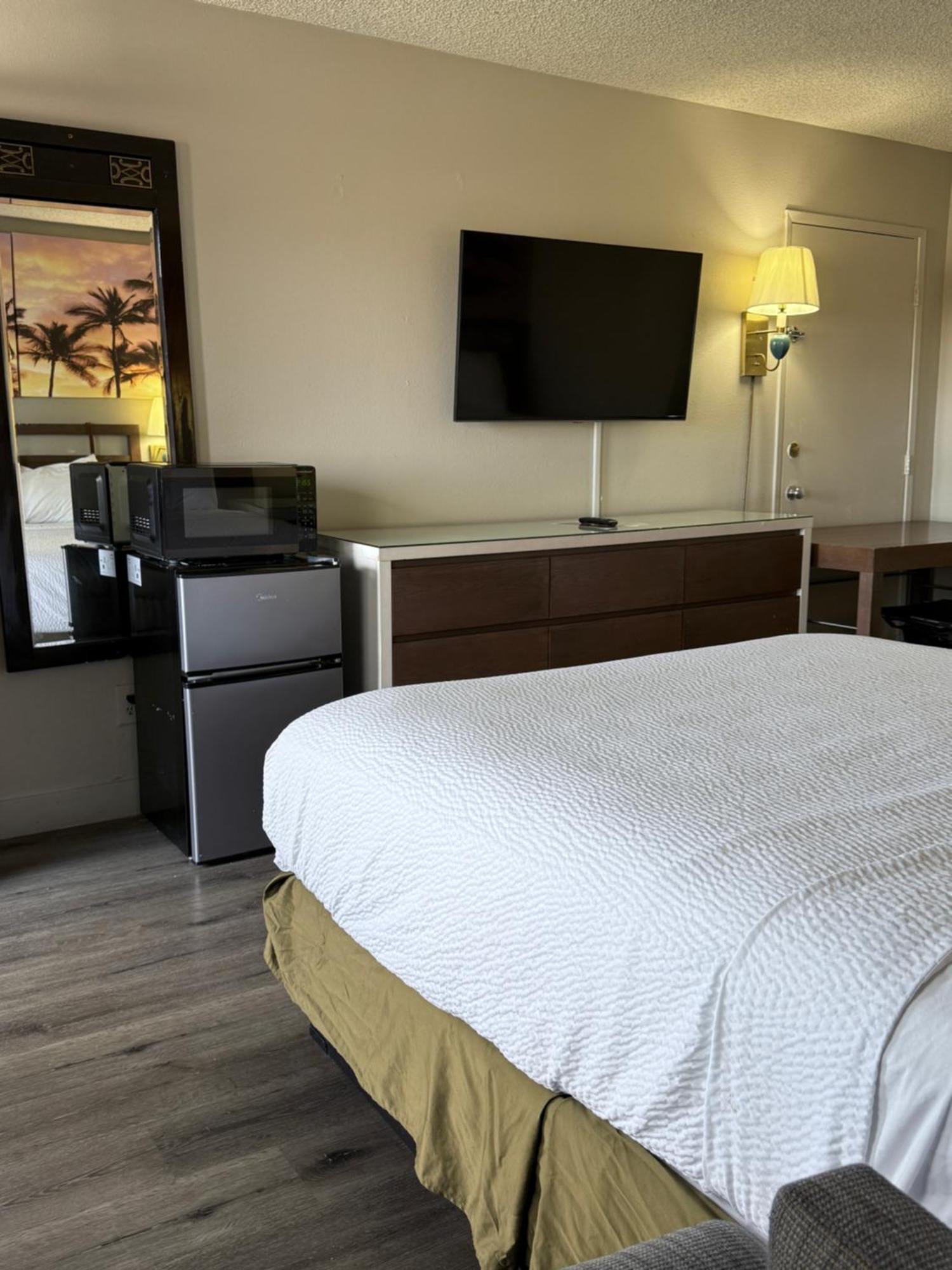 Days Inn By Wyndham Ontario Airport Exterior photo