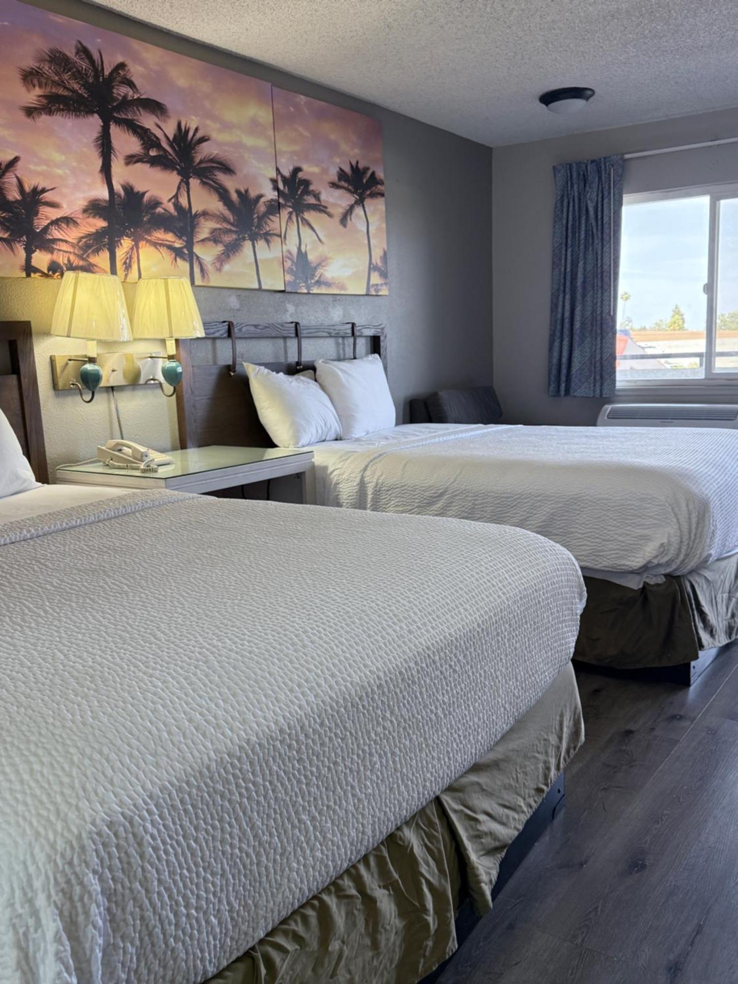 Days Inn By Wyndham Ontario Airport Exterior photo