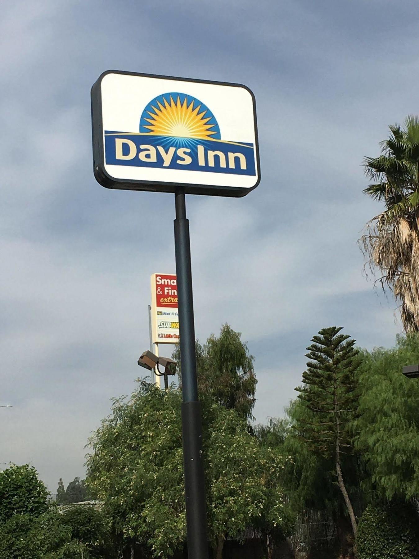 Days Inn By Wyndham Ontario Airport Exterior photo