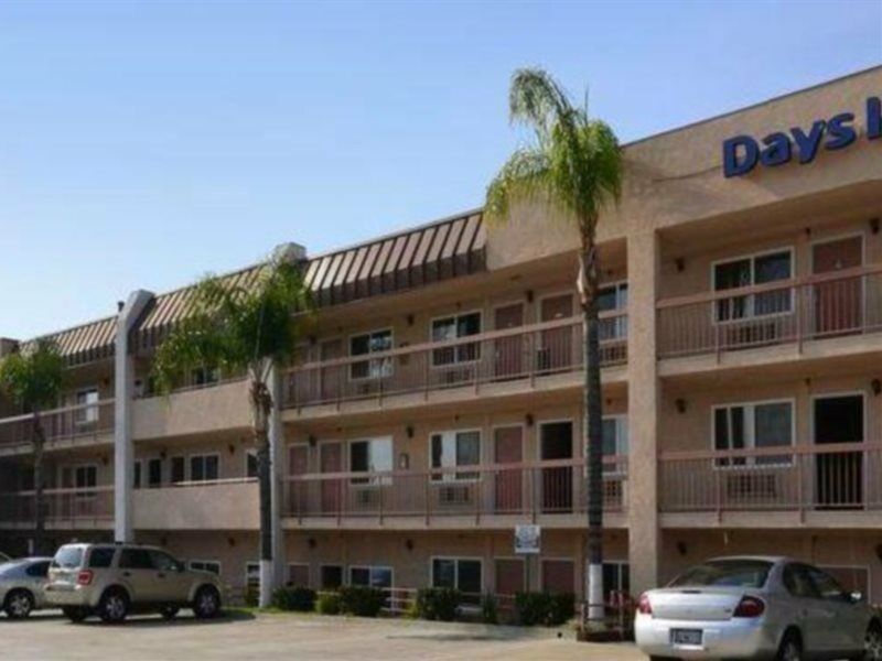 Days Inn By Wyndham Ontario Airport Exterior photo